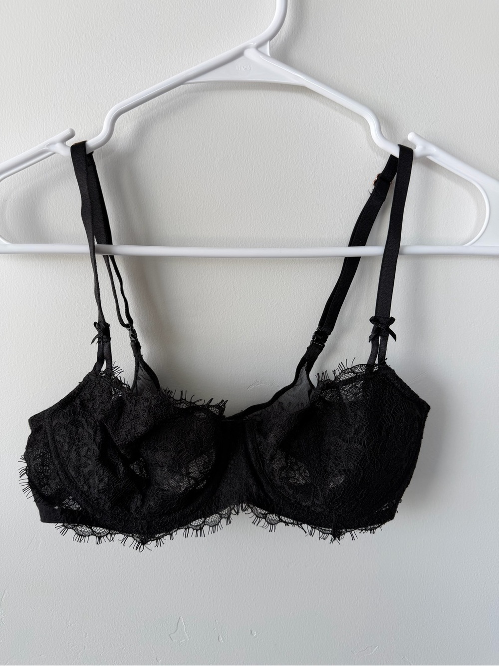 Victoria’s Secret Black Eyelash Lace Underwire Bra 34B Unlined